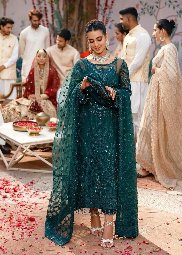 WEARZA X KANWAL MALIK BOTTLE GREEN COLOR PURE ORGANZA PAKISTANI DRESS Wearza WEARZA X KANWAL MALIK BOTTLE GREEN COLOR PURE ORGANZA PAKISTANI DRESS Wearza
