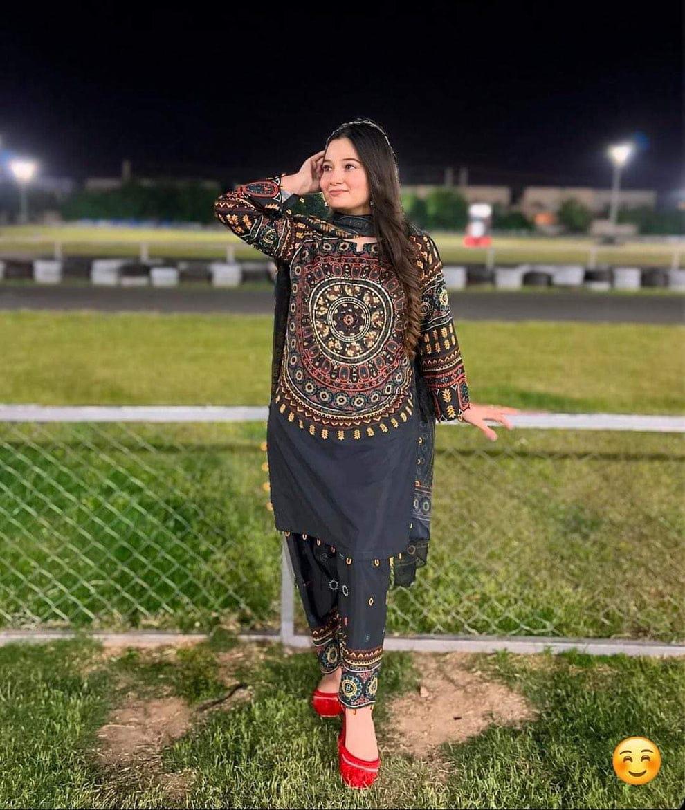 Wearza Beautiful Embroidered Pure Silk Pakistani Dress Collection 2025 Wearza Beautiful Embroidered Pure Silk Pakistani Dress Collection 2025