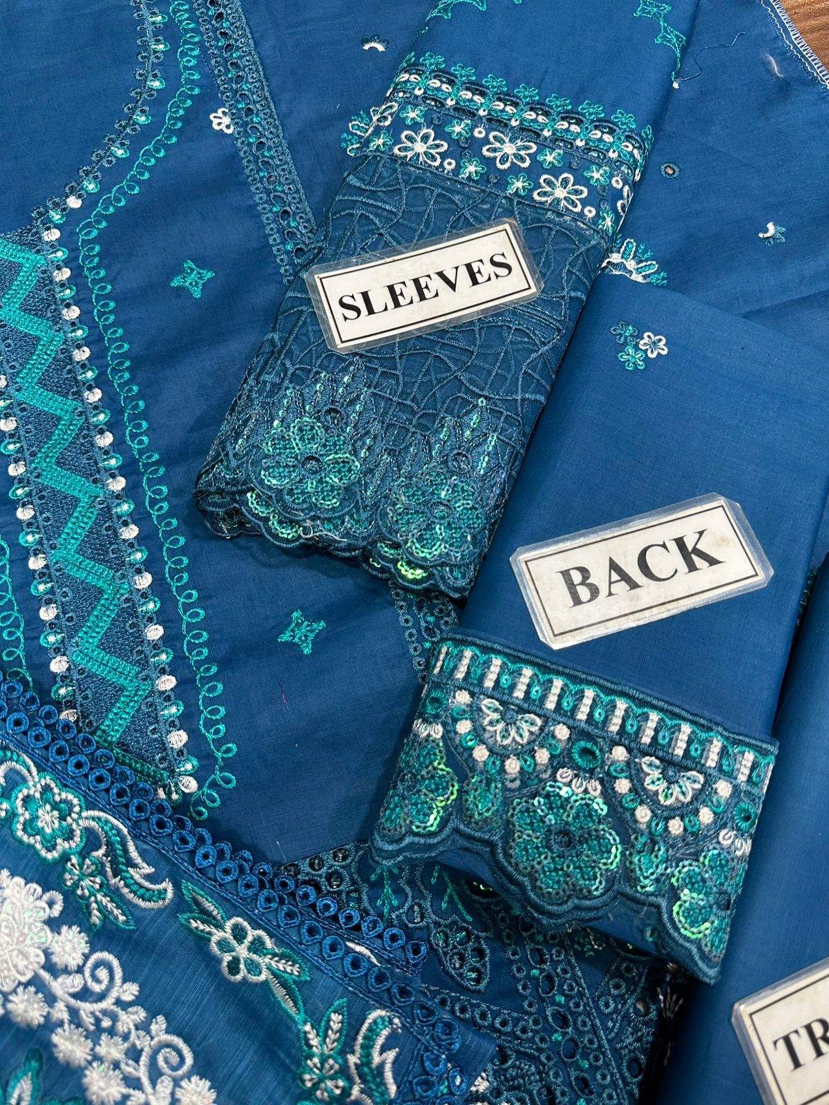 Qalamkar Wz=018 Premium Pure Lawn Emb With Minar Organza Duppata 25