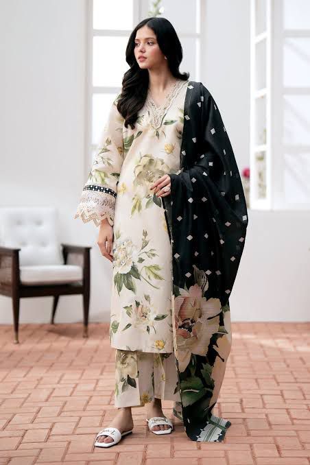 Baroque Wz-501-2 Premium Swiss Digital Printed Lawn Emb Bunches With Silk Duppata 2024 - Wearza