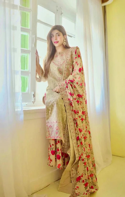Aneela's x Urwa Hocane Wz-09 Most Demanding Design Organza Dress 25
